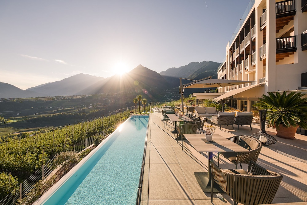Hotel Tyrol — 4-Star Luxury Hotel in Scena, Italy