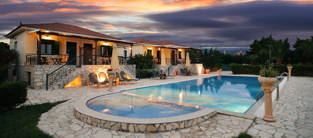 Dukes in Astros, Greece