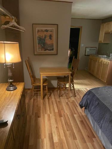 Michael Dee's Motel - photo 21