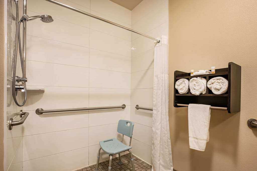 La Quinta Inn & Suites by Wyndham Eugene - photo 11