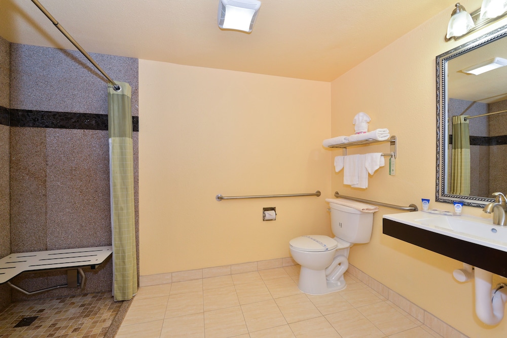 Inn By The Sfo - photo 27