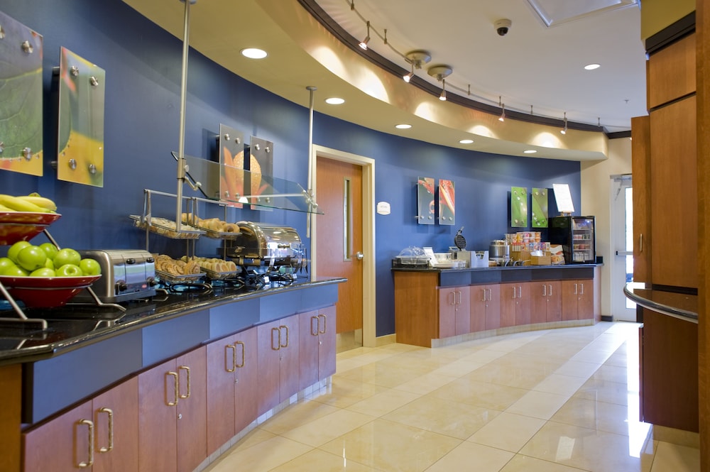 Fairfield Inn & Suites Columbus - photo 27