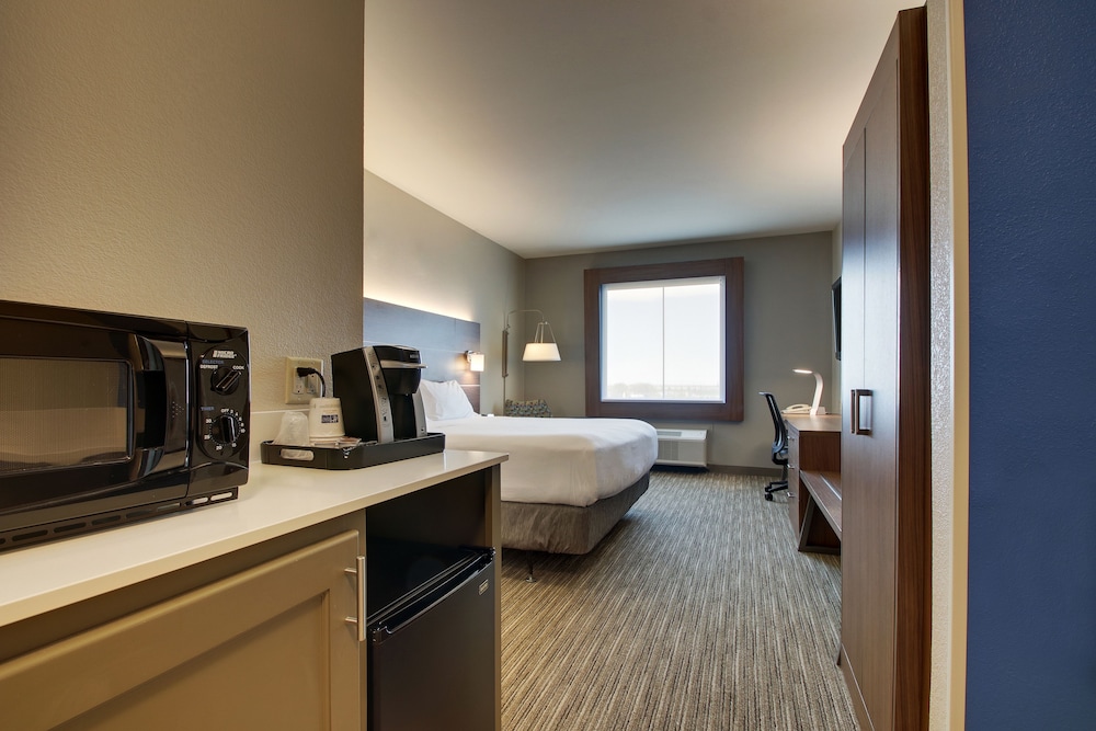 Holiday Inn Express Hotel & Suites Vernon College Area by IHG - photo 22