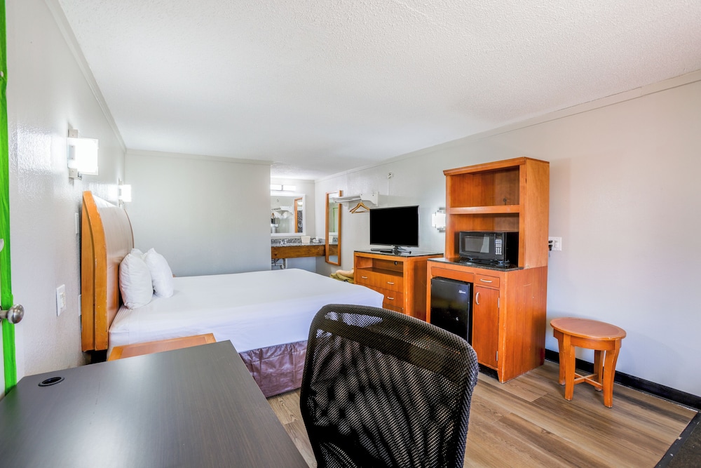 Cozy Garden Inn By OYO Hwy 40 Richmond - photo 20