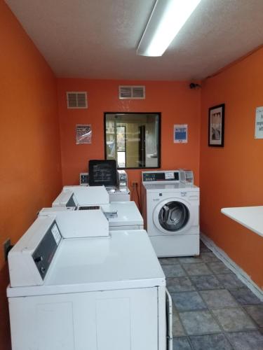 Americas Best Inn Macon - photo 7