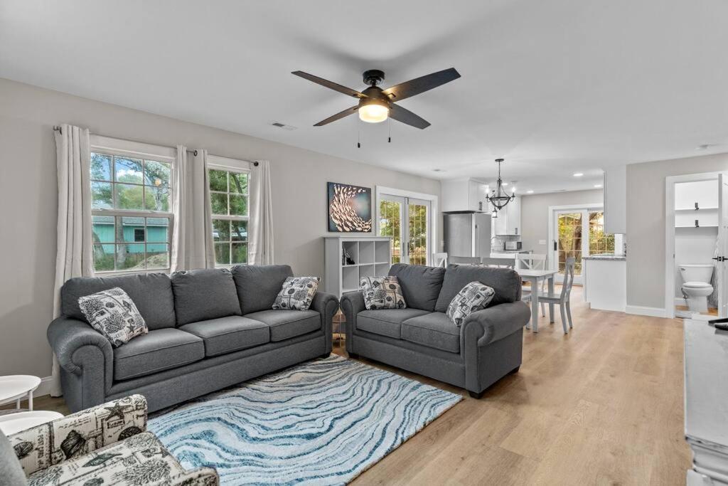 The Blue Wave Quiet & Cozy Beach Retreat in Oak Island, United States