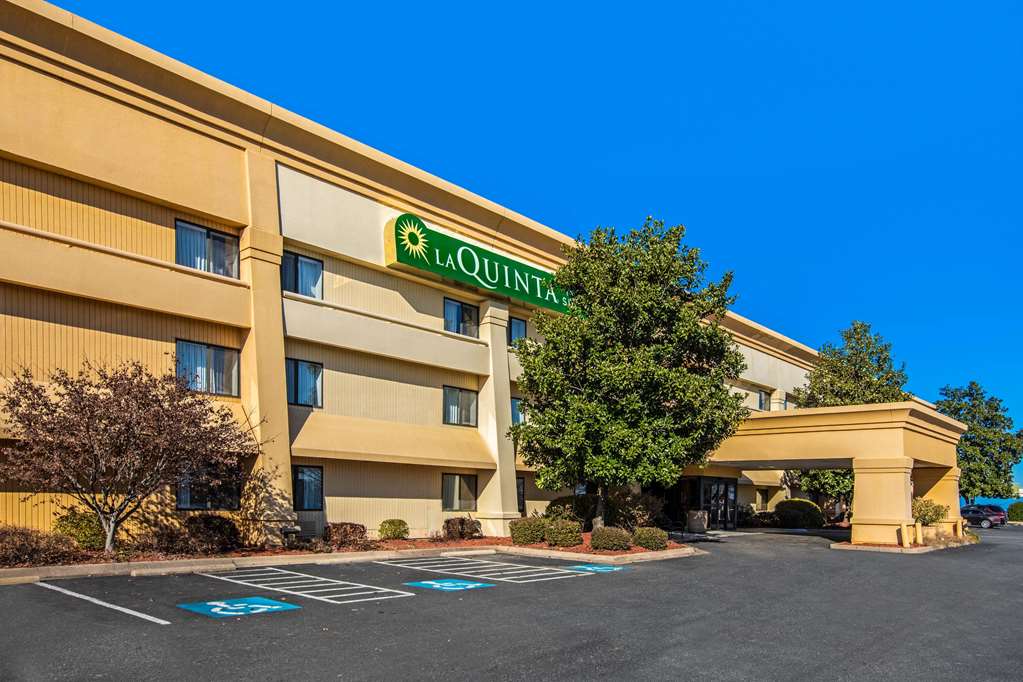 La Quinta Inn & Suites by Wyndham N Little Rock McCain Mall - photo 3