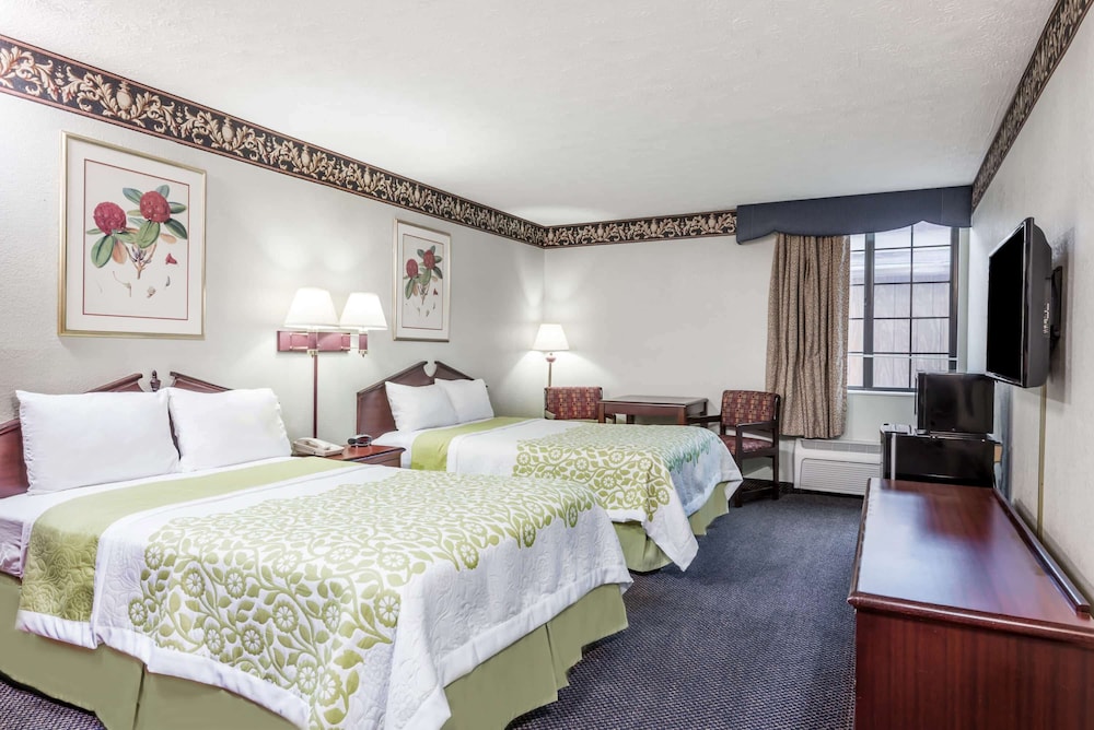 Days Inn & Suites by Wyndham Youngstown Girard Ohio - photo 14