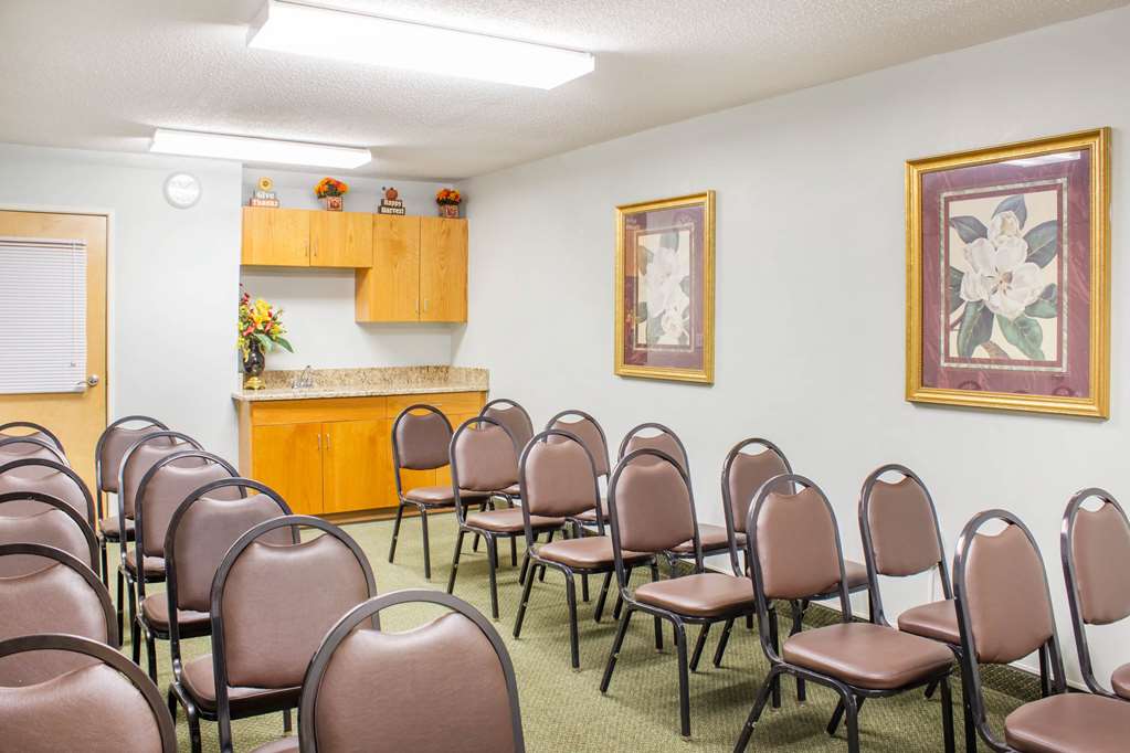 Econo Lodge Raleigh near Walnut Creek Amphitheatre - photo 61