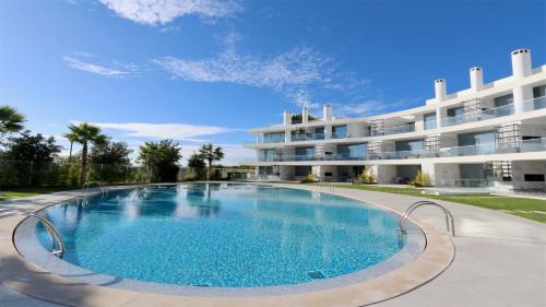 Lake24 CD256 CleverDetails 3 bedroom apartment sleeps 6 near to Falesia Beach and the Marina — 4-Star Luxury Hotel in Vilamoura, Portugal