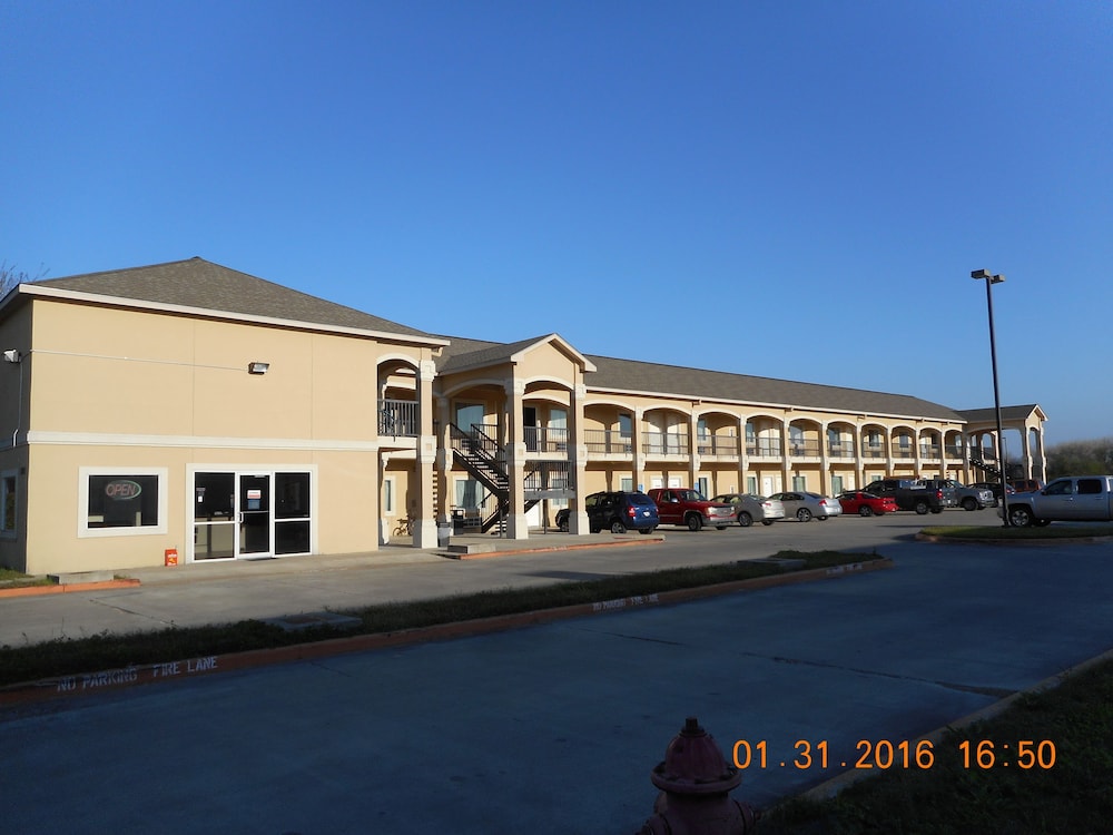 Crossroads Inn & Suites - last minute hotel in Victoria