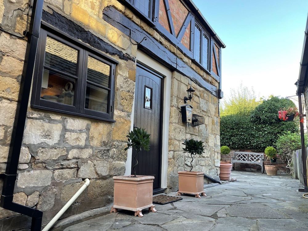 Charming Historic Cotswold Cottage in Central Winchcombe — 4-Star Luxury Hotel in Winchcombe, United Kingdom