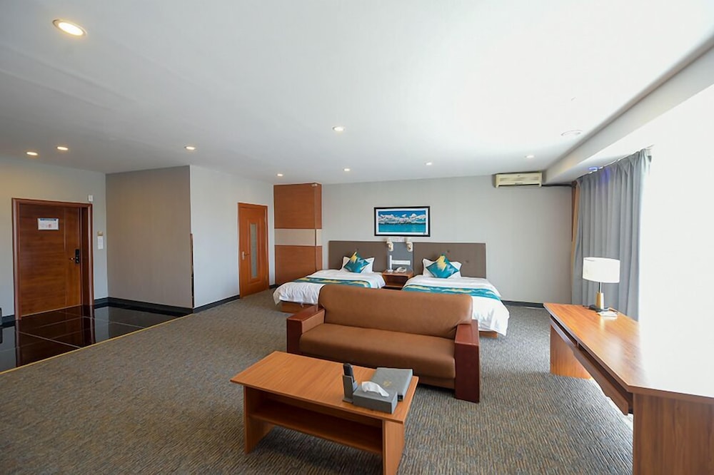 V Hotel & Event Hall — Moron — photo 4