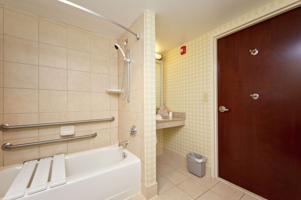Hilton Garden Inn Winchester - photo 26