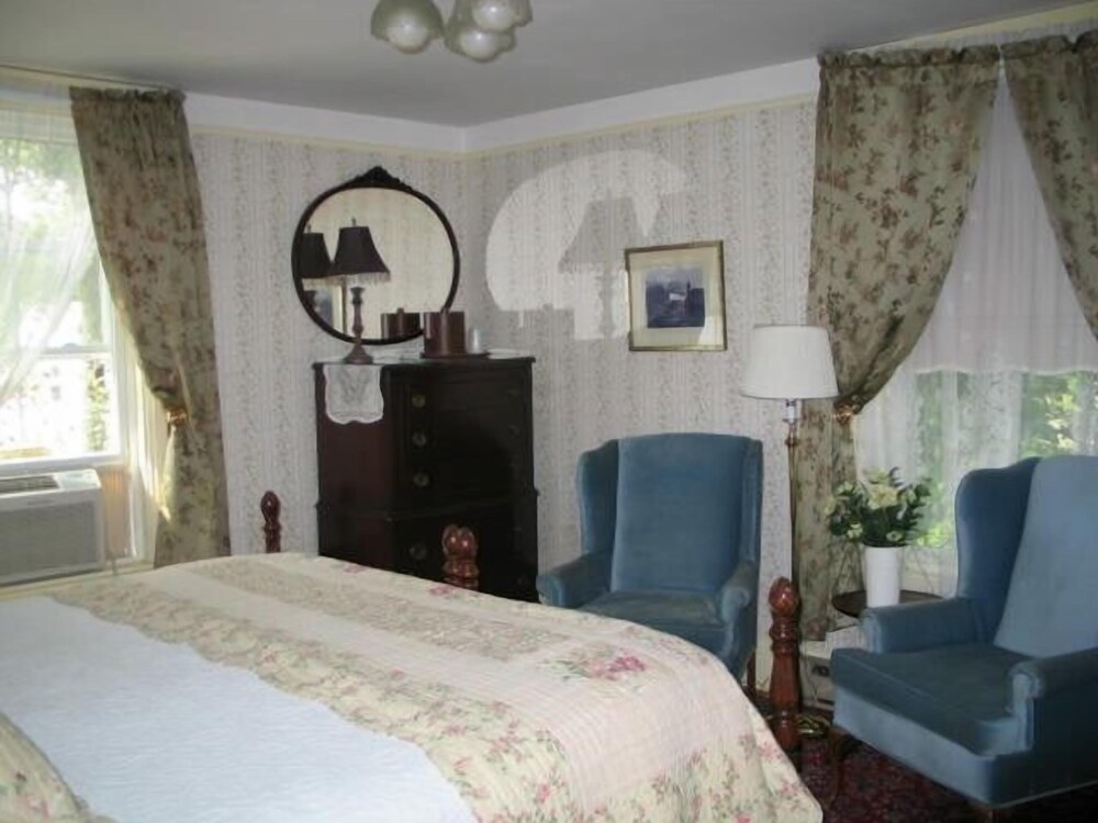 The Linden Tree Inn - photo 14