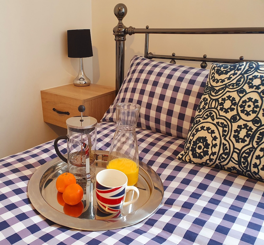Garden view beach apartment — 4-Star Luxury Hotel in Bournemouth, United Kingdom