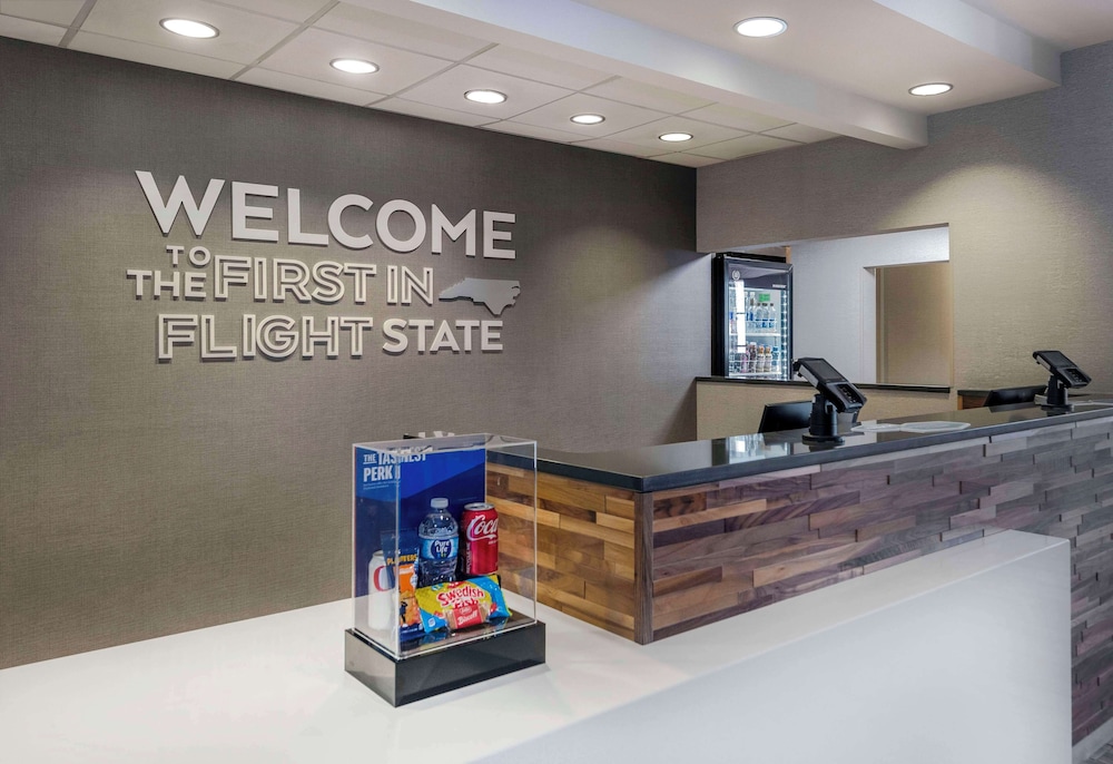 Hampton Inn & Suites Burlington NC - photo 3