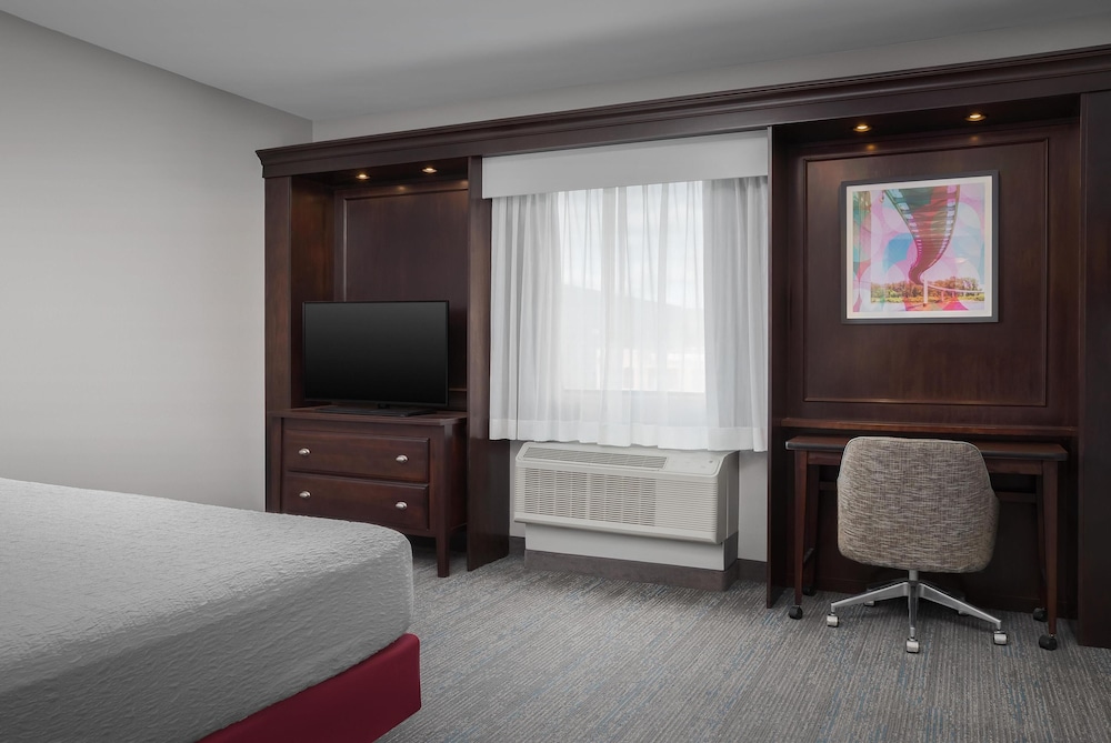 Hampton Inn & Suites Omaha Downtown - photo 8