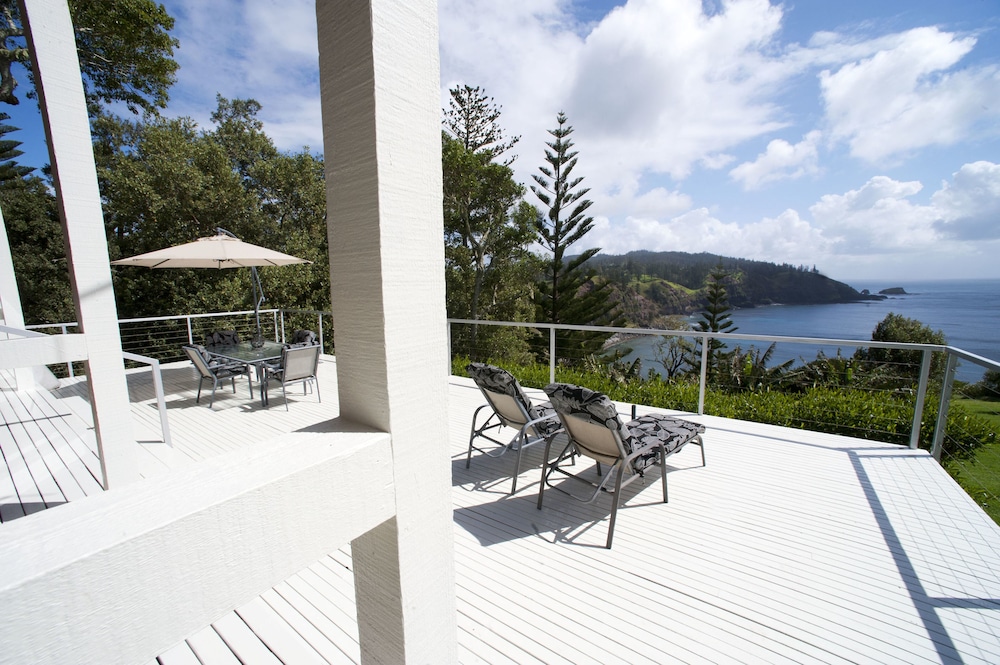 Forrester Court Cliff Top Cottages — 5-Star Luxury Hotel in Kingston, Norfolk Island
