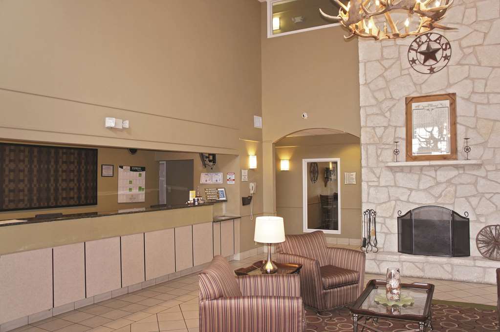 La Quinta Inn & Suites by Wyndham Kerrville - photo 7