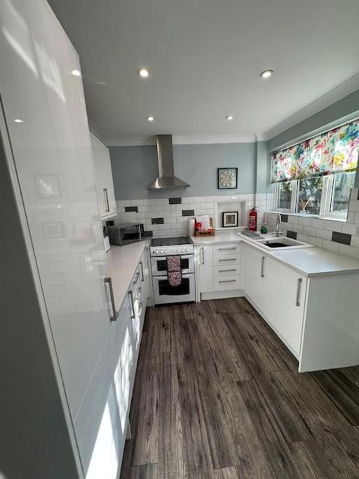 Spacious 3 bed garden & parking — Finchampstead — photo 4