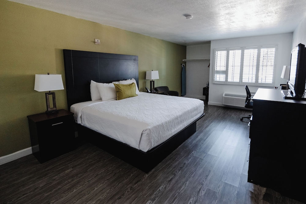 Old Town Western Inn & Suites - photo 6