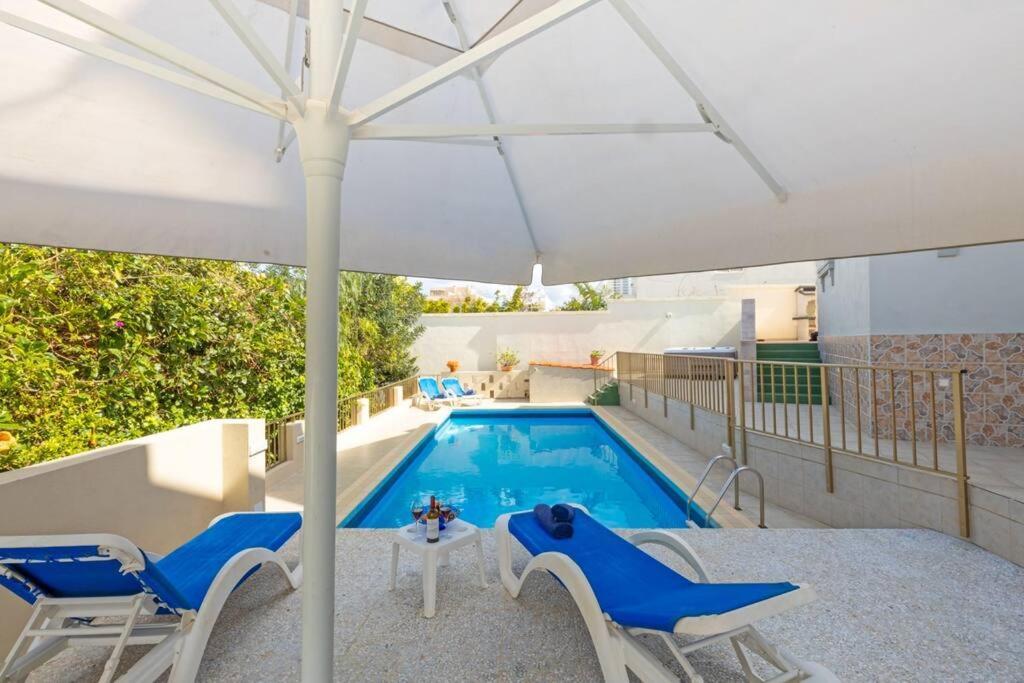 Villa Lorella private pool jacuzzi by Homely — 4-Star Luxury Hotel in Mellieha, Malta