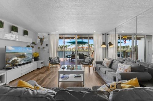 3 Bedroom Lake Front Townhouse Absolute Gem Isla Del Sol — 4-Star Luxury Hotel in Tierra Verde, United States