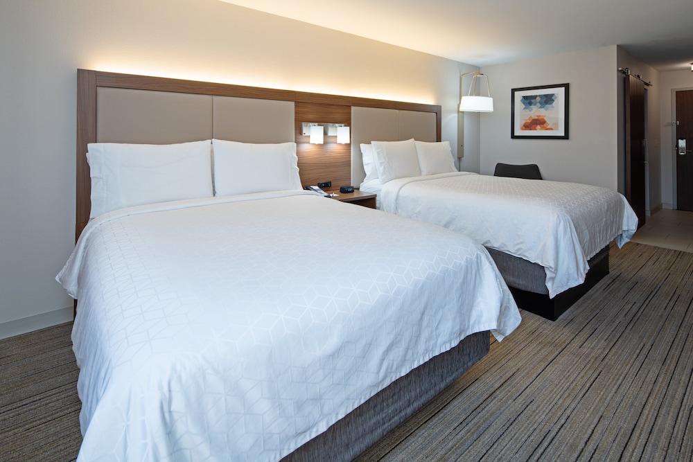 Holiday Inn Express & Suites Seattle Sea Tac Airport - photo 2