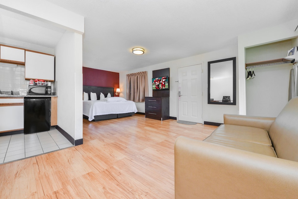 Red Roof Inn PLUS & Suites Guilford - photo 9