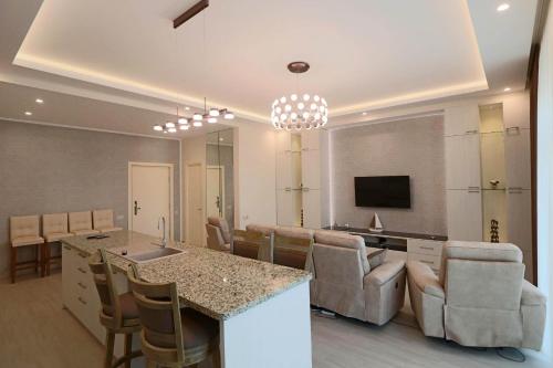 Kajaznuni Street 3 bedrooms Luxury & Unique apartment QA444 — 4-Star Luxury Hotel in Yerevan, Armenia