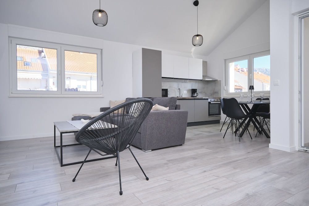AquaVue Suite by Litto — 4-Star Luxury Hotel in Kastel Gomilica, Croatia