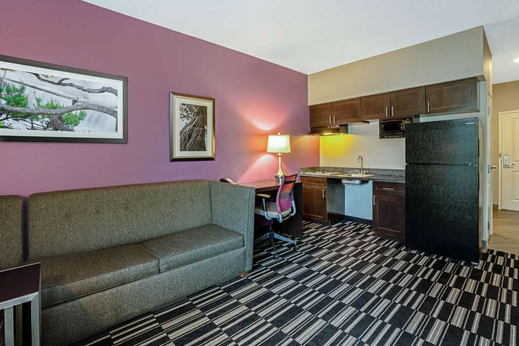 La Quinta Inn & Suites by Wyndham Tumwater Olympia - photo 30
