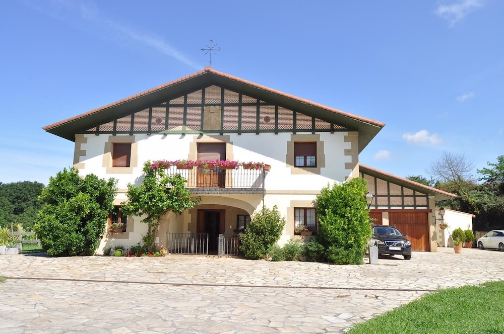 Caserio Kamirune - carbon neutral hotel in Unknown City