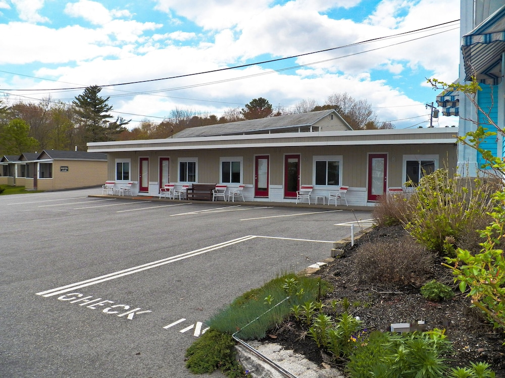 Coast Village Inn & Cottages - photo 41