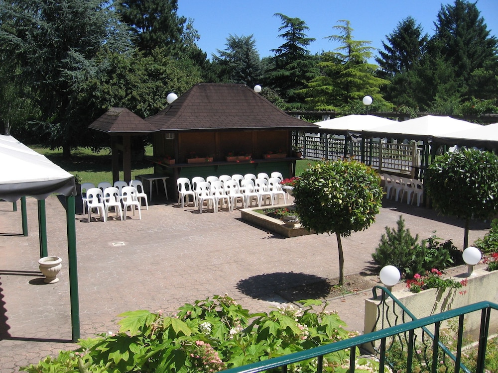 Au Week End in Cergy, France