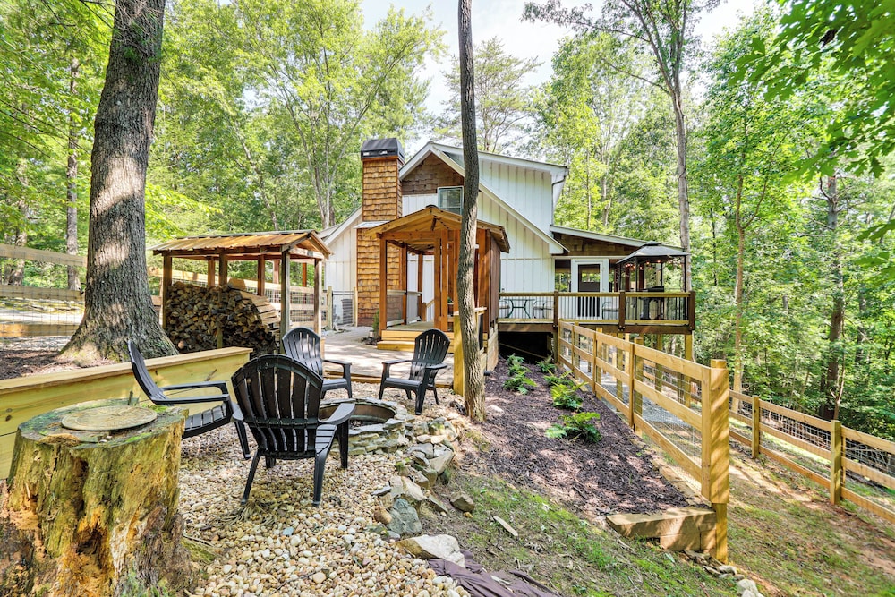 Cozy Ellijay Cabin Hot Tub Yard and Resort Access - photo 31