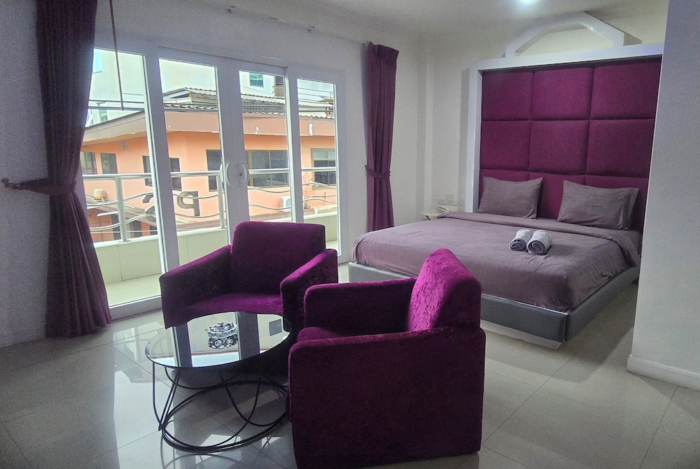 Titanic Residence 7 minute walk to the Beach — 4-Star Luxury Hotel in Pattaya, Thailand