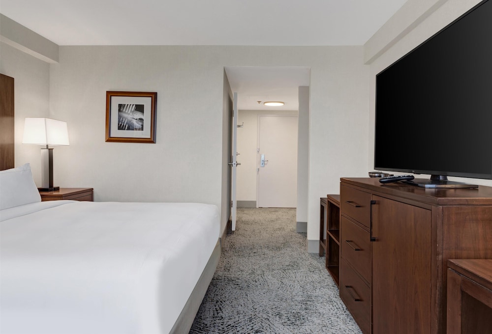 Hilton Arlington National Landing - photo 30