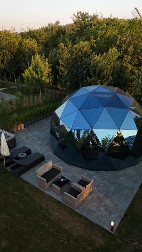 Glass Domes by The Wind Mills Hydropark - carbon neutral hotel in Gorna Malina