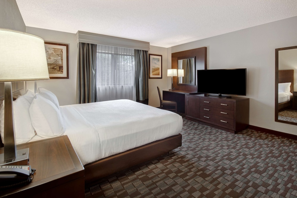 Embassy Suites by Hilton Jacksonville Baymeadows - photo 31