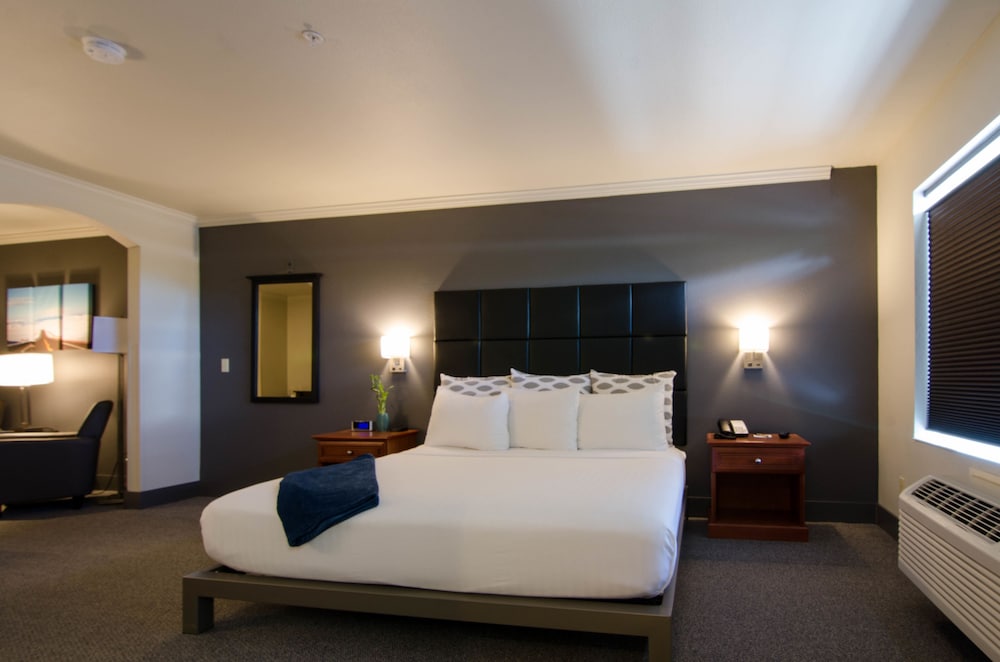 Wood River Inn & Suites - photo 2