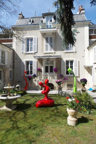 Le Cedre Bleu - carbon neutral hotel in Bourges
