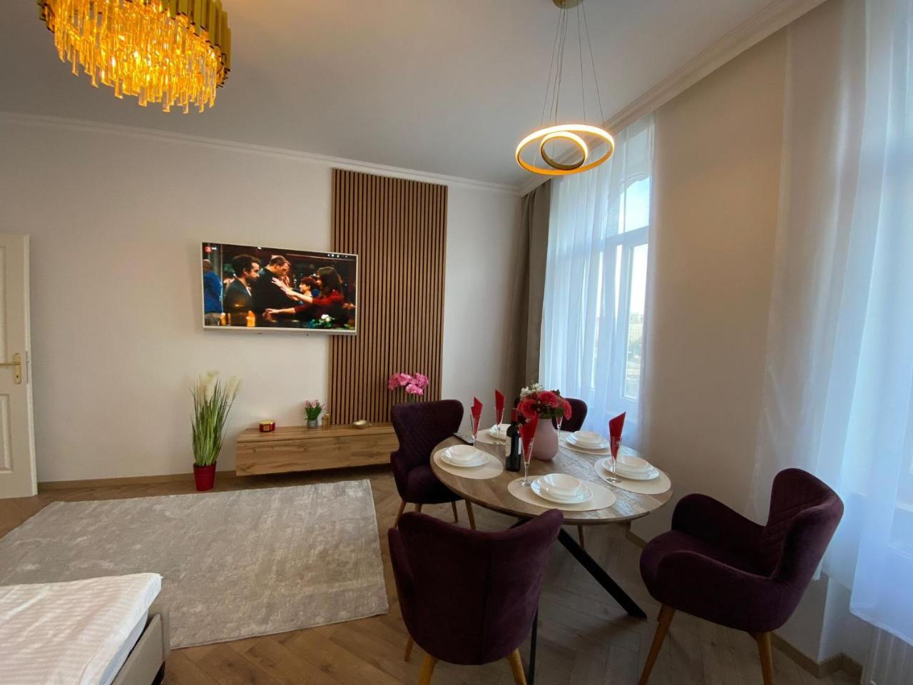 Joop Deluxe Free Garage Near Schönbrunn Palace in Vienna, Austria