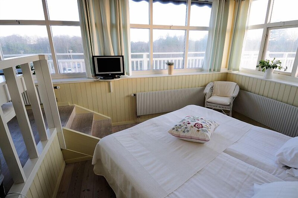 Klitterhus Havsbadshotell — Aengelholm — photo 3
