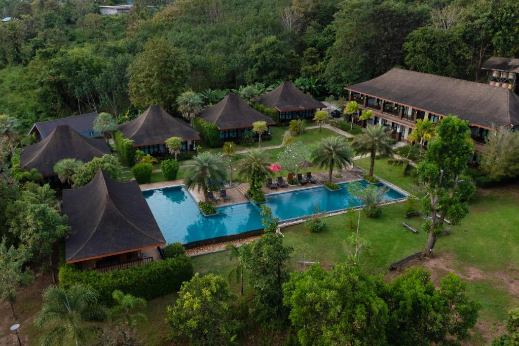 Poochommhok Resort — Sangkhla Buri