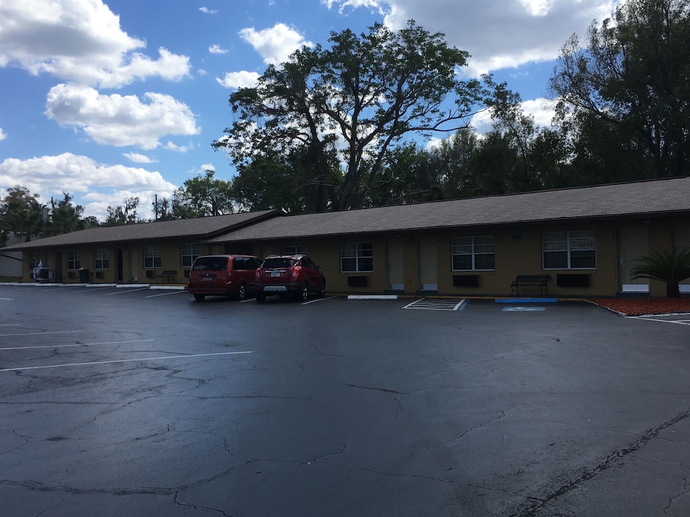 Blue Spring Inn Orange City - photo 25