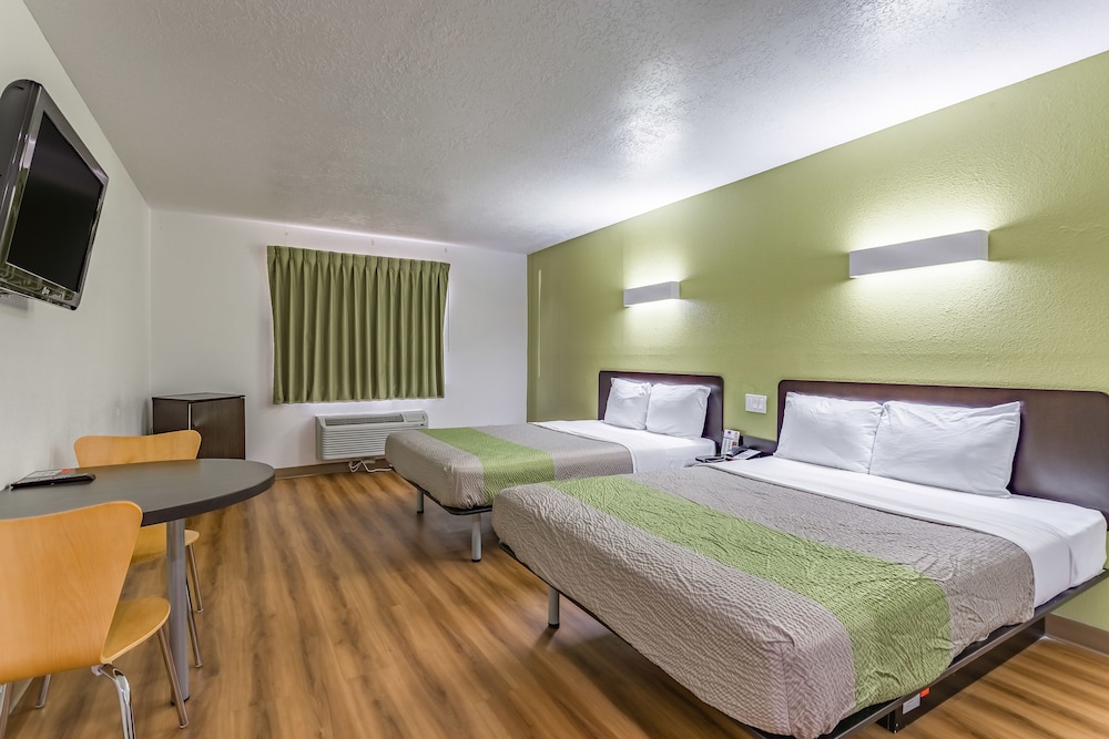 Motel 6 Santa Fe Central - photo 6