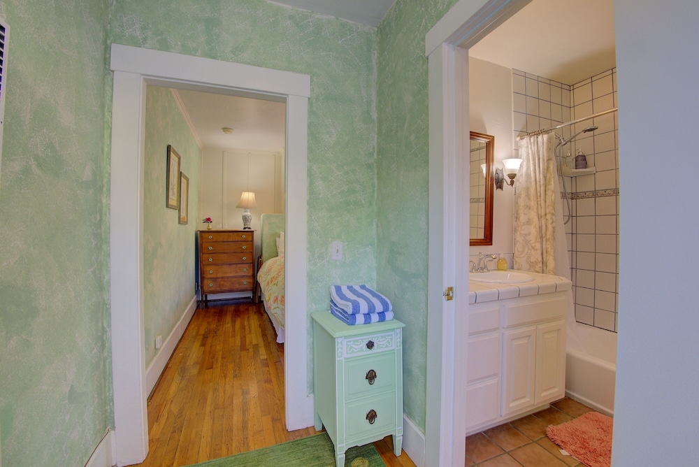 Secret Garden Inn and Cottages - photo 85