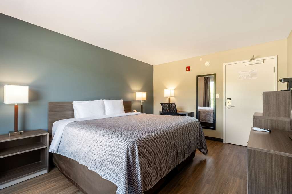 Econo Lodge Dayton North - photo 12